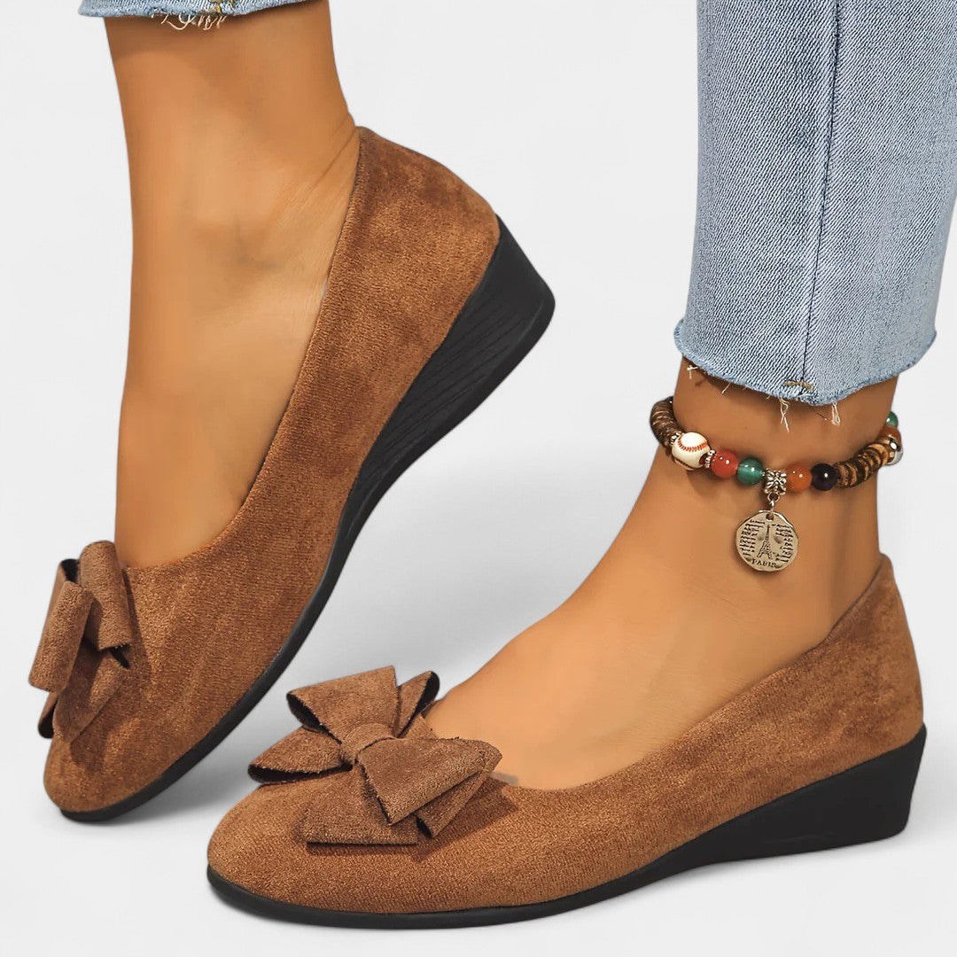Soraya - Zapatos Ortopédicos con Tacón Bajo y Lazo.